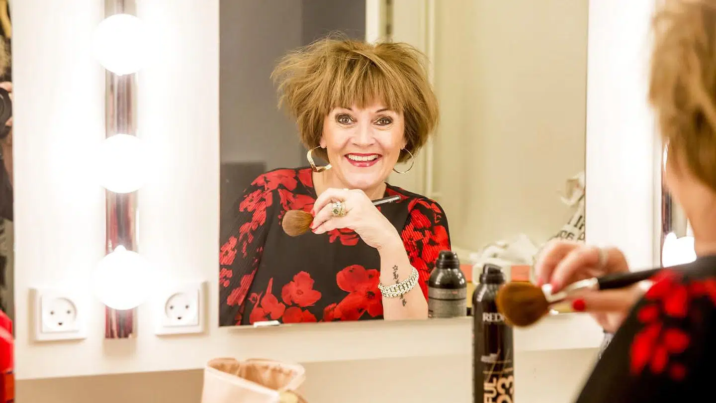 Revystjernen Anne Karin Broberg fotograferet kort før, at hun fik konstateret brystkræft.