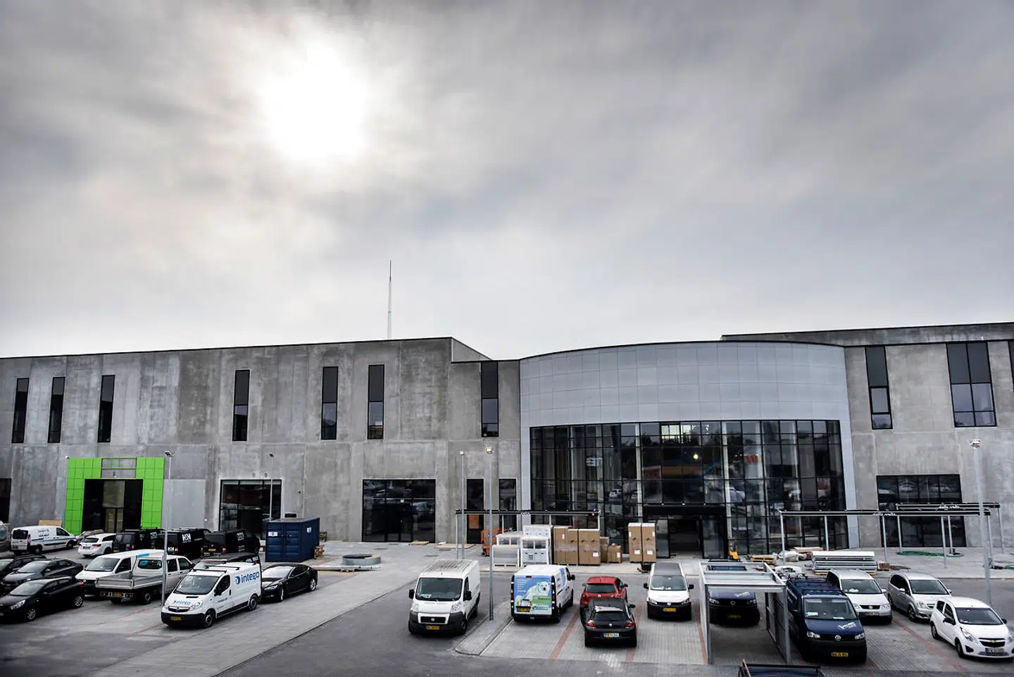 Nyt shopping-center i Herlev. 31. oktober 2015 åbner det nye BIG shopping-center.De sidste forberedelser er i gang på området. Sted: Herlev Hovedgade, København.