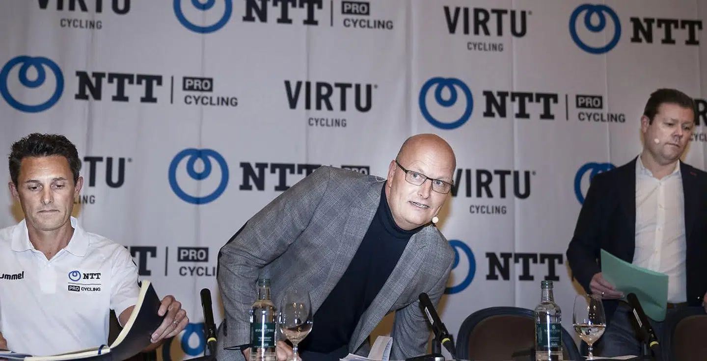 Bjarne Riis, medejer af Virtu Cycling, Douglas Ryder og Anders Gram på pressemødet i København.