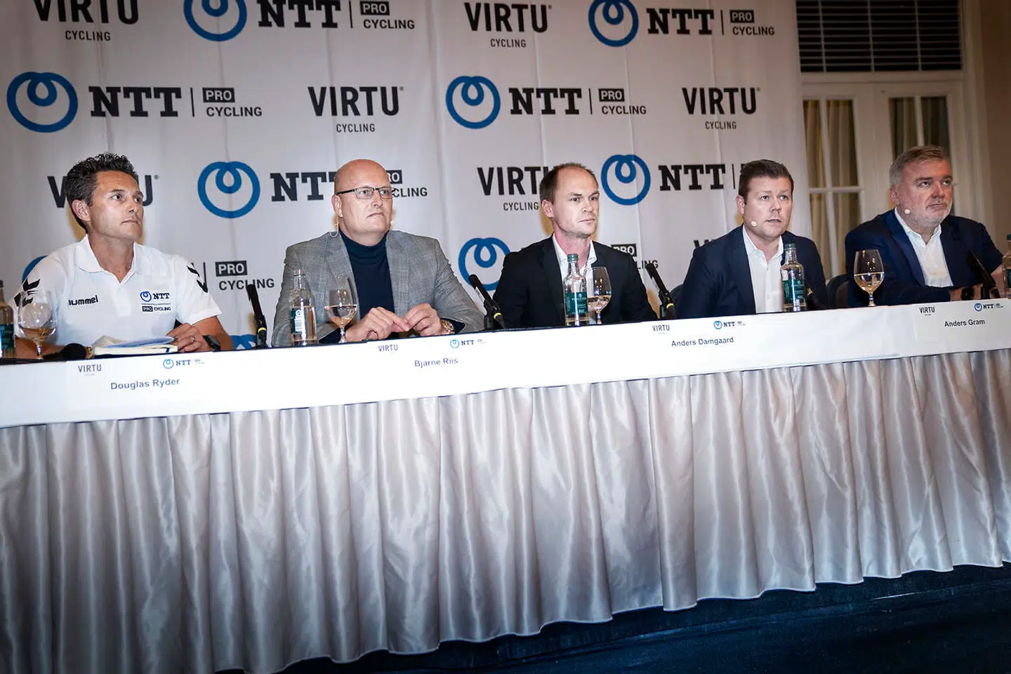 Bjarne Riis, medejer af Virtu Cycling sammen med Douglas Ryder, Anders Damggard, Anders Gram og Lars Seiewr Christensen ved pressemødet i København onsdag den 8. januar 2020. (Foto: Liselotte Sabroe/Ritzau Scanpix)