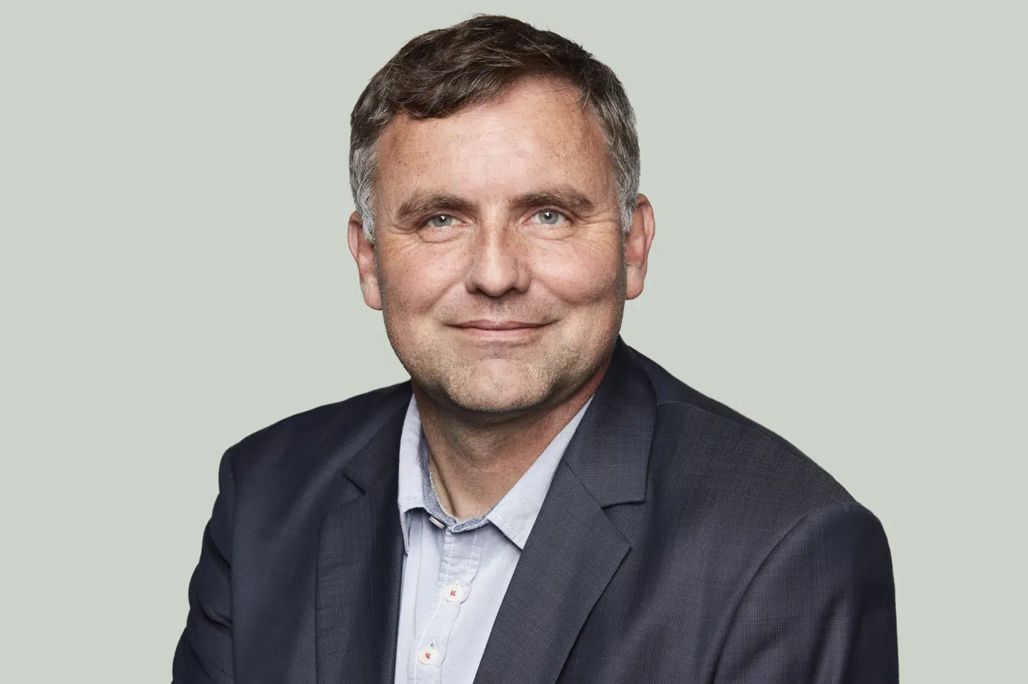 Marcel Meijer (S) er borgmester på Samsø og står på listen over nye danske statsborgere. For at få det danske pas skal han dog først give borgmesteren hånden, og det skaber både grin og undren på Samsø, fordi kan det passe, at han skal give sig selv hånden? (Arkivfoto). Bjarke Maccarthy/Ritzau Scanpix