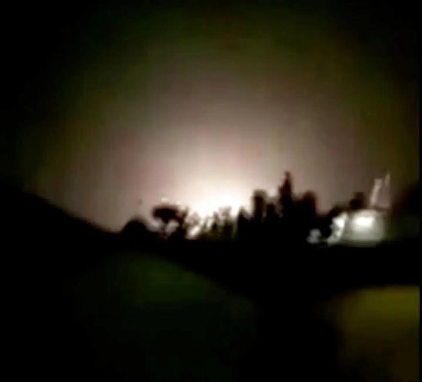 Sådan så det ud, da to missiler ramte Ain al-Asad basen.