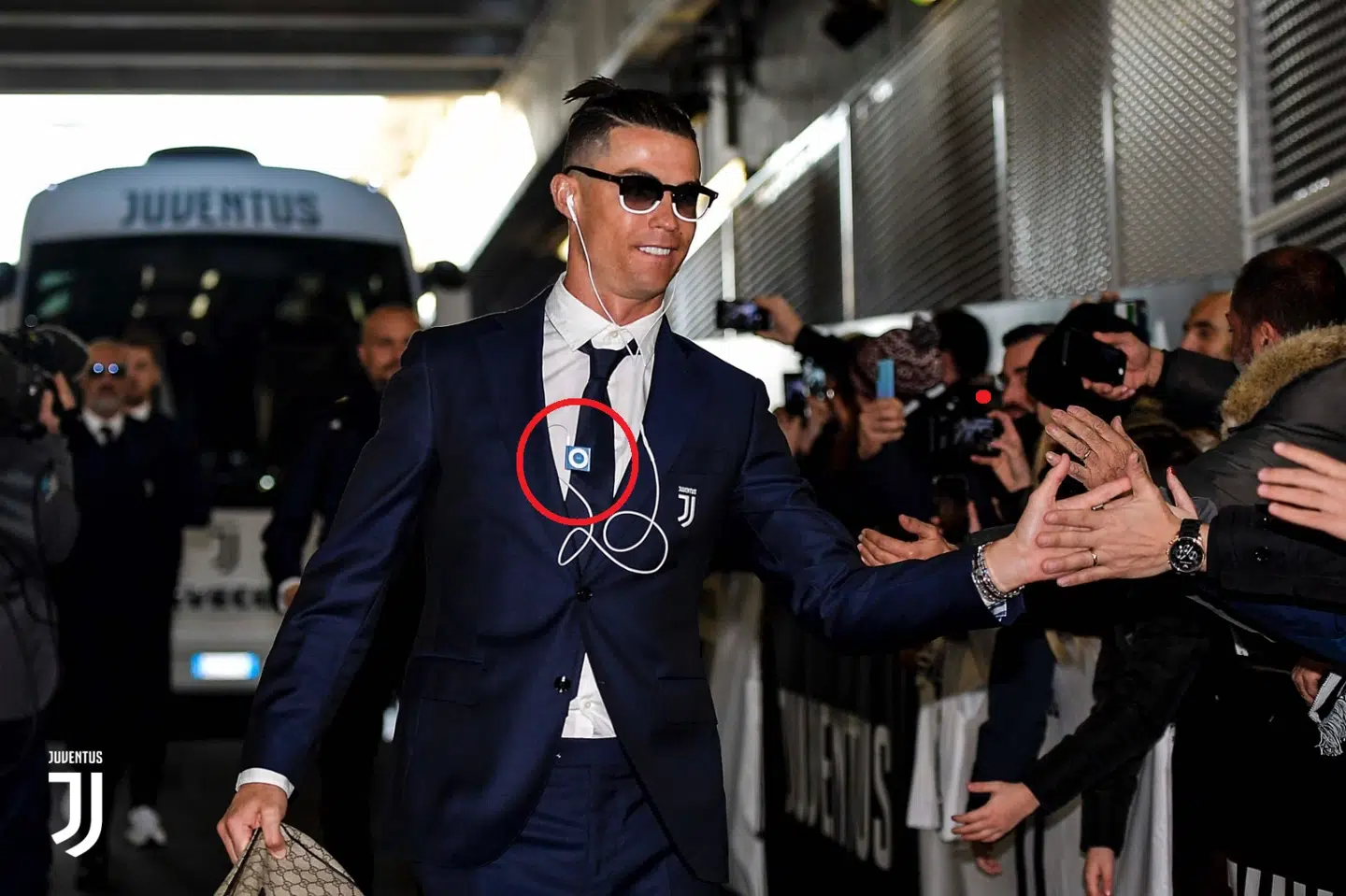 Ronaldo ankommer til kamp med sin iPod Shuffle.