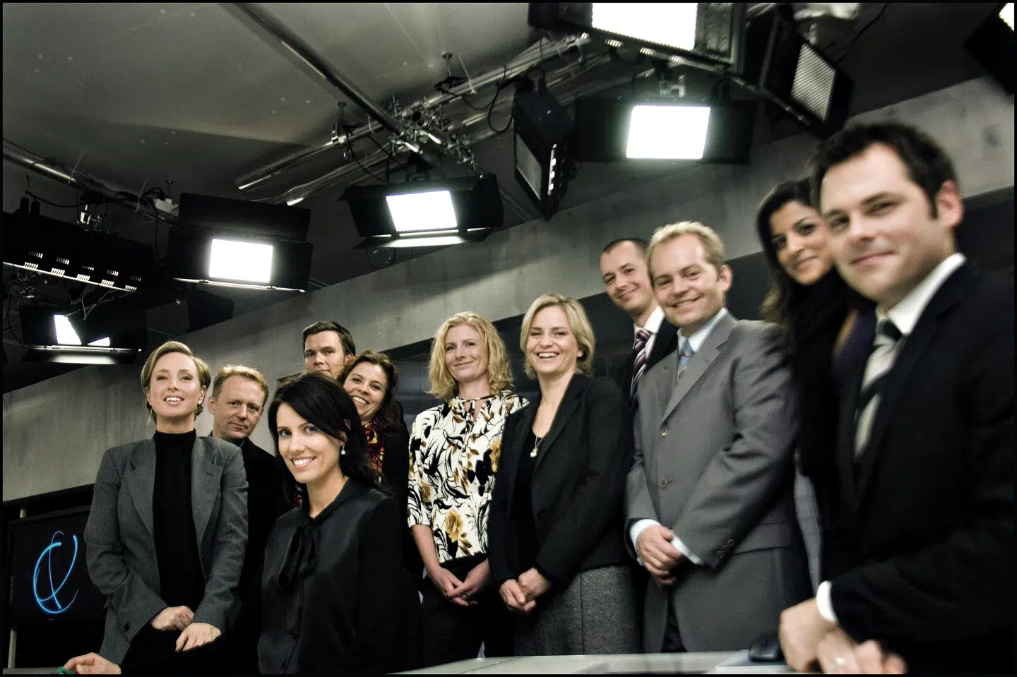 Kristian Ring-Hansen Holt (th) ses her med sine kolleger fra TV2 News ved kanalens lancering i 2006. Morten Juhl/Ritzau Scanpix