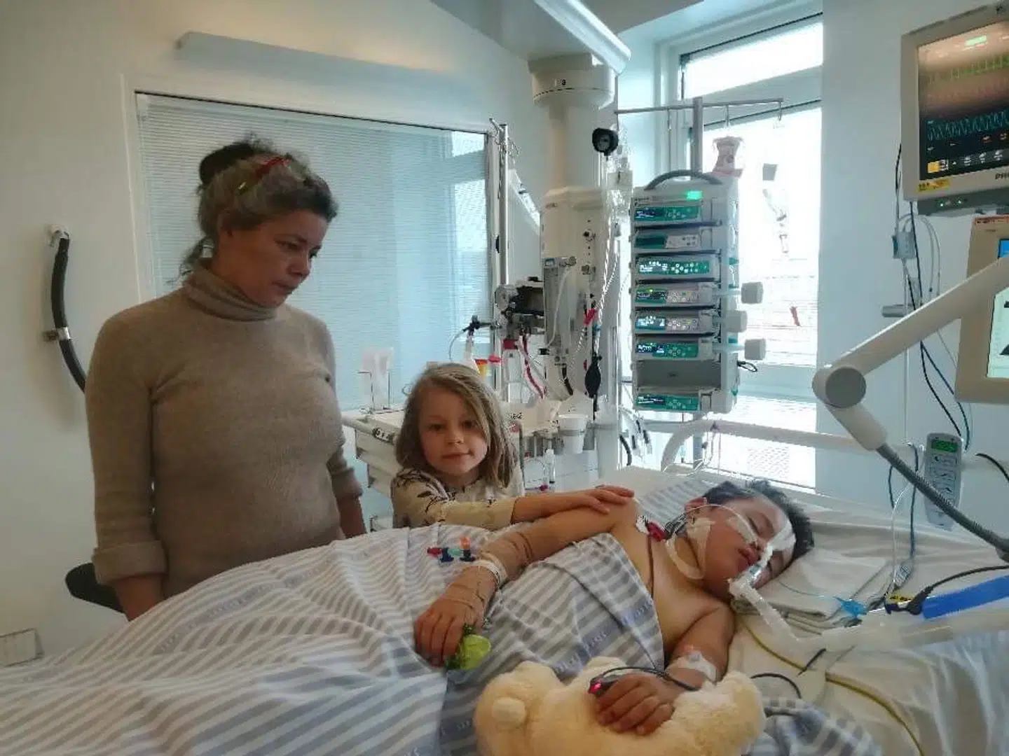 Sebbe har en søster, som naturligvis også er påvirket af brorens ulykke.