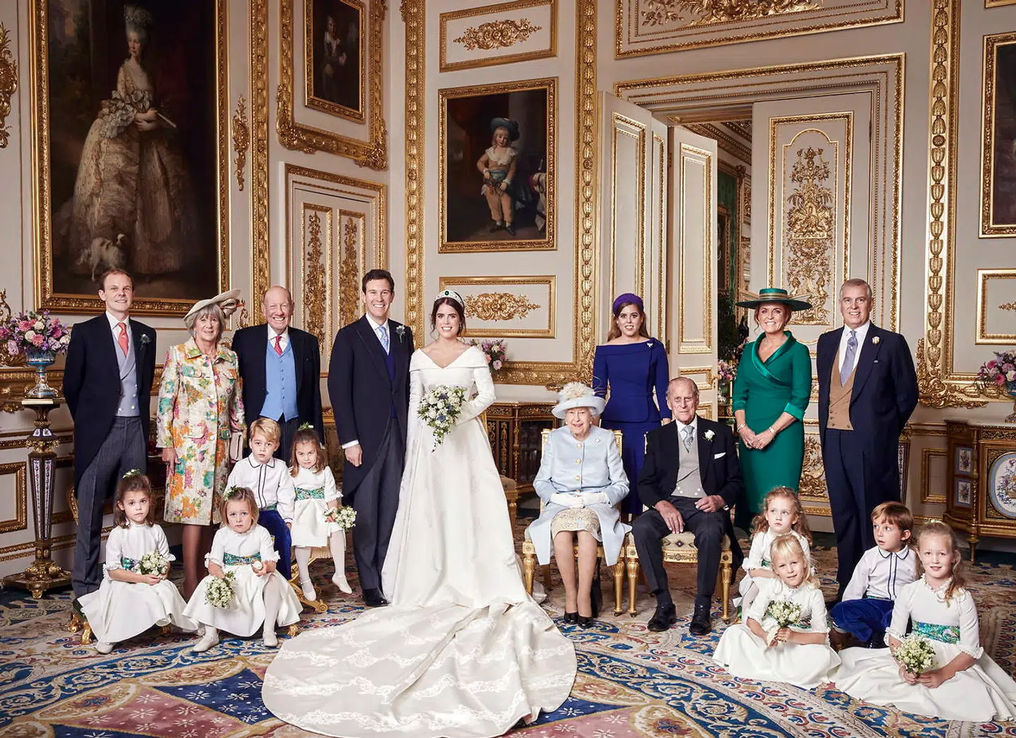 I oktober i år blev prinsesse Eugenie gift med Jack Brooksbank. Ved lejligheden var hendes søster Beatrice uden ledsager, som det ses på billedet her. Prinsesse Beatrice kan ses til højre for brudeparret i en blå kjole.
