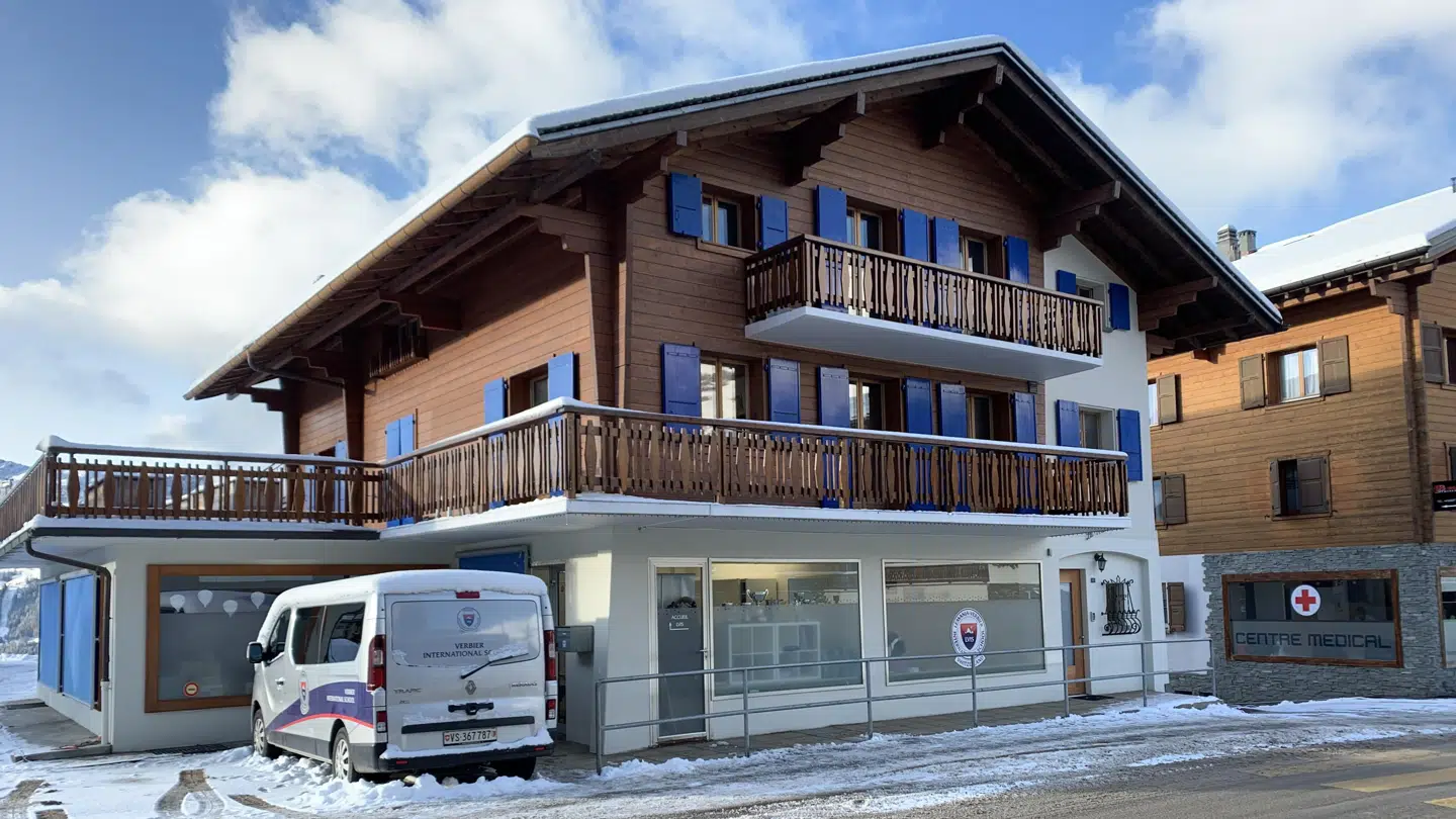 Det er denne skole i Verbier, som kronprinsparrets børn skal gå i fra januar til april.