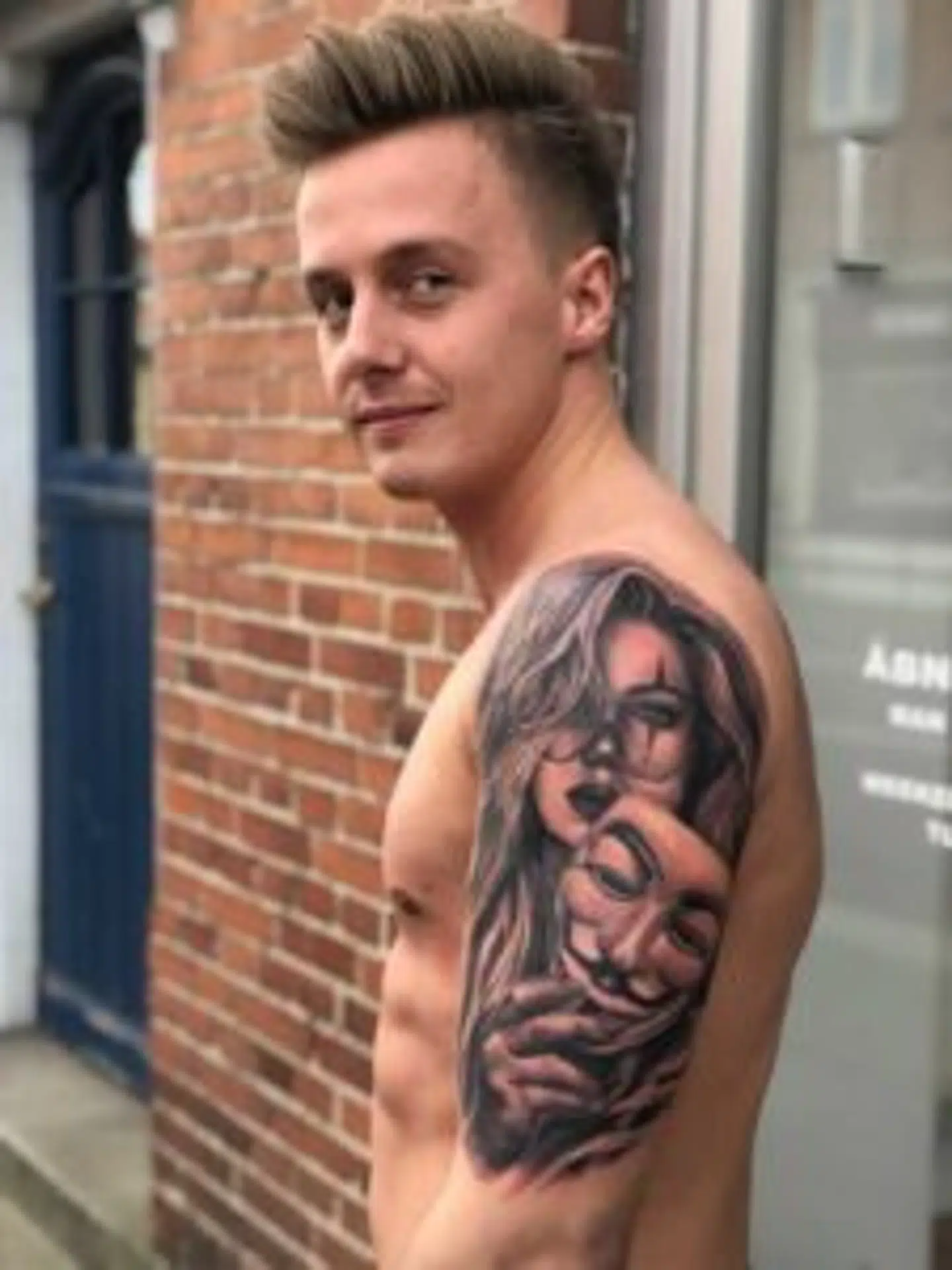 Teiturs anden tatovering, som minder ham om, at alle ikke er lige loyale (Foto: Privat)