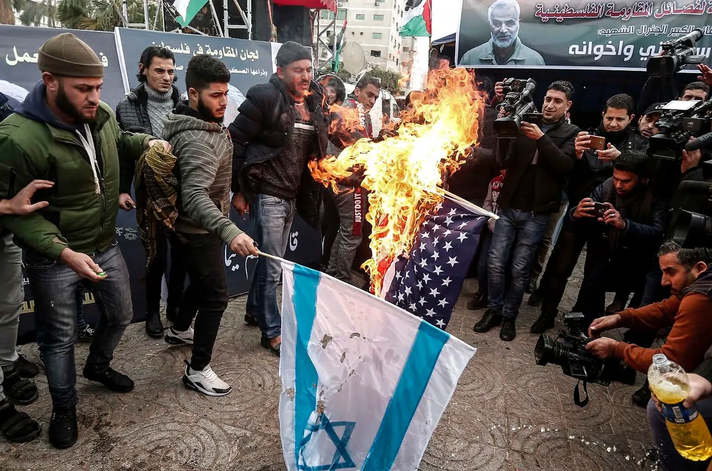 Også i Gaza City blev der brændt flag lørdag.