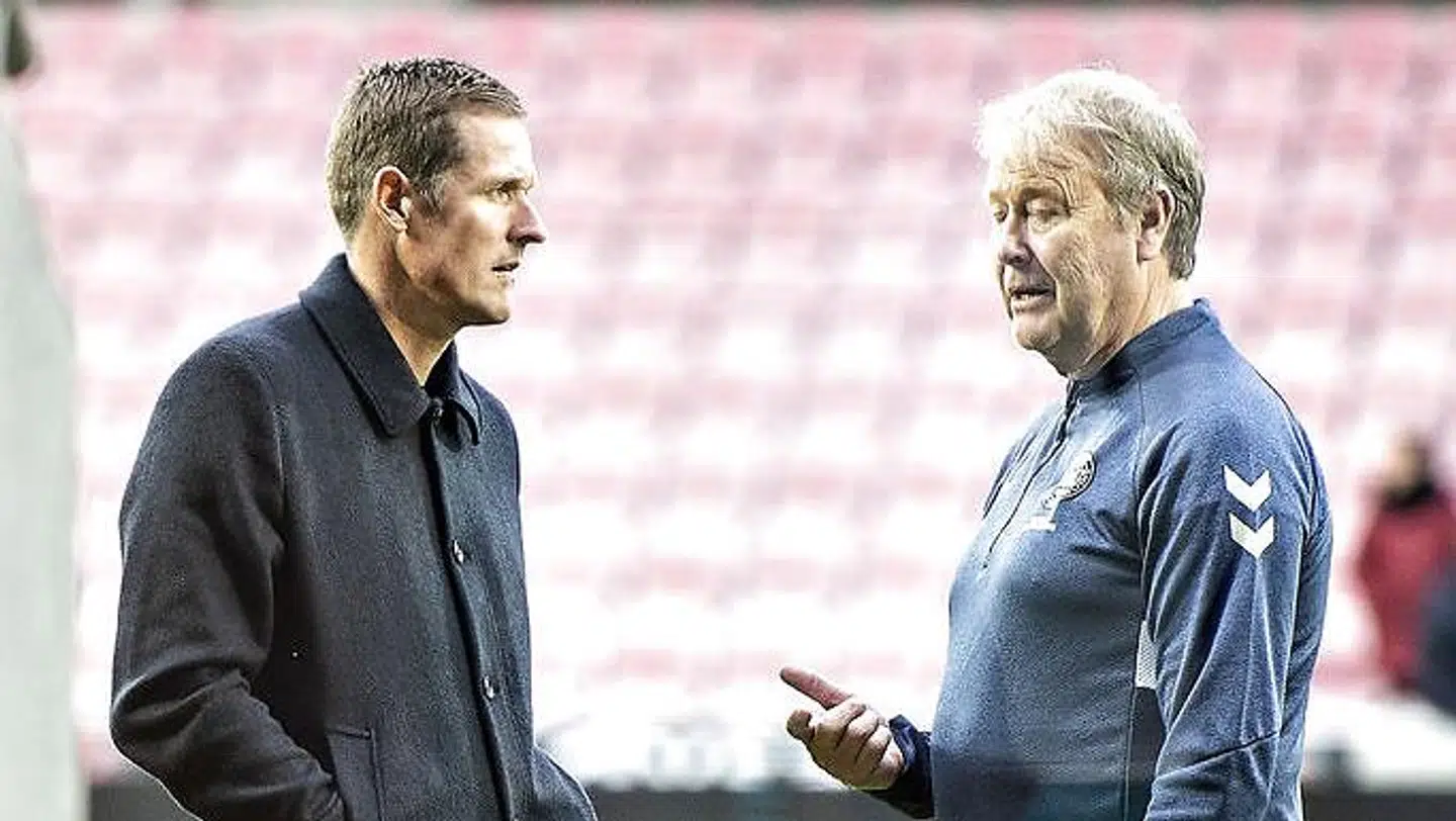DBUs Peter Møller med Danmarks landstræner Åge Hareide ved fodboldlandsholdets pressemøde og træning på MCH Arena i Herning, mandag 8. oktober 2018.. (Foto: Henning Bagger/Ritzau Scanpix)