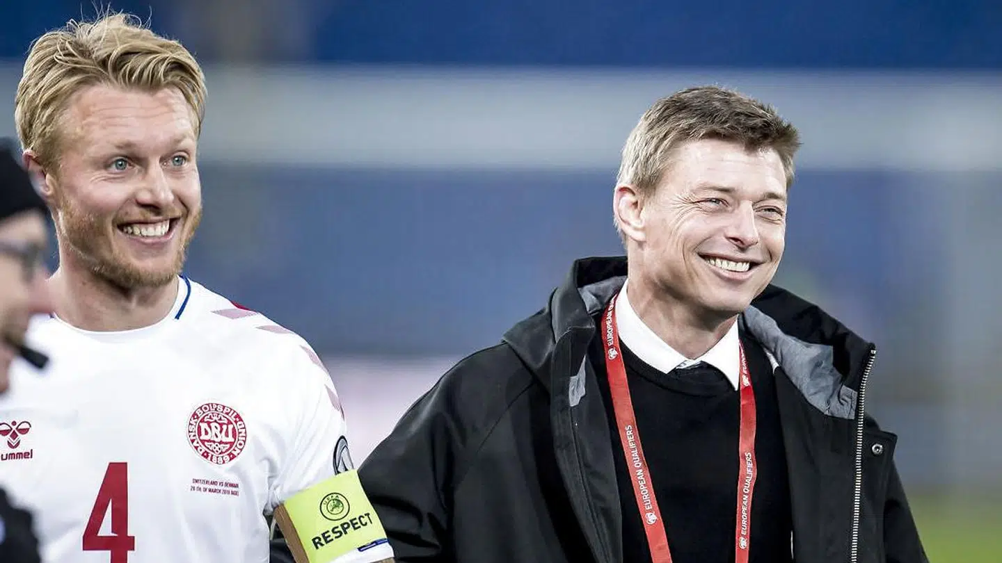Danmarks Simon Kjær (4) og Danmarks assistenttræner Jon Dahl Tomasson under EM kvalifikationskampen mellem Schweiz og Danmark på St. Jakobs Park i Basel i Schweiz, tirsdag den 26. marts 2019. Kampen ender 3-3.. (Foto: Mads Claus Rasmussen/Ritzau Scanpix)