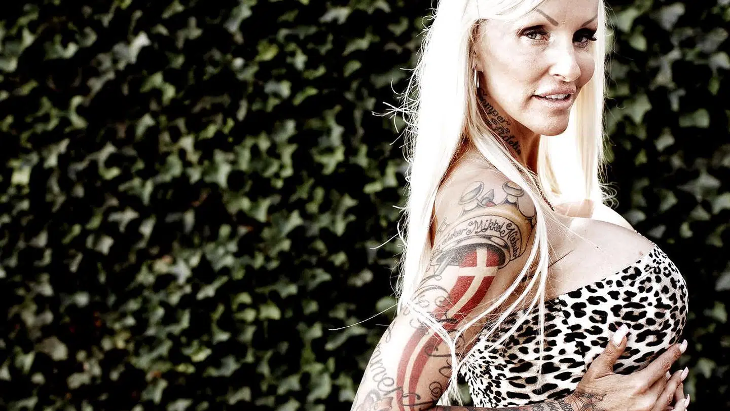 Linse Kesslers bryster gør nas i øjeblikket.