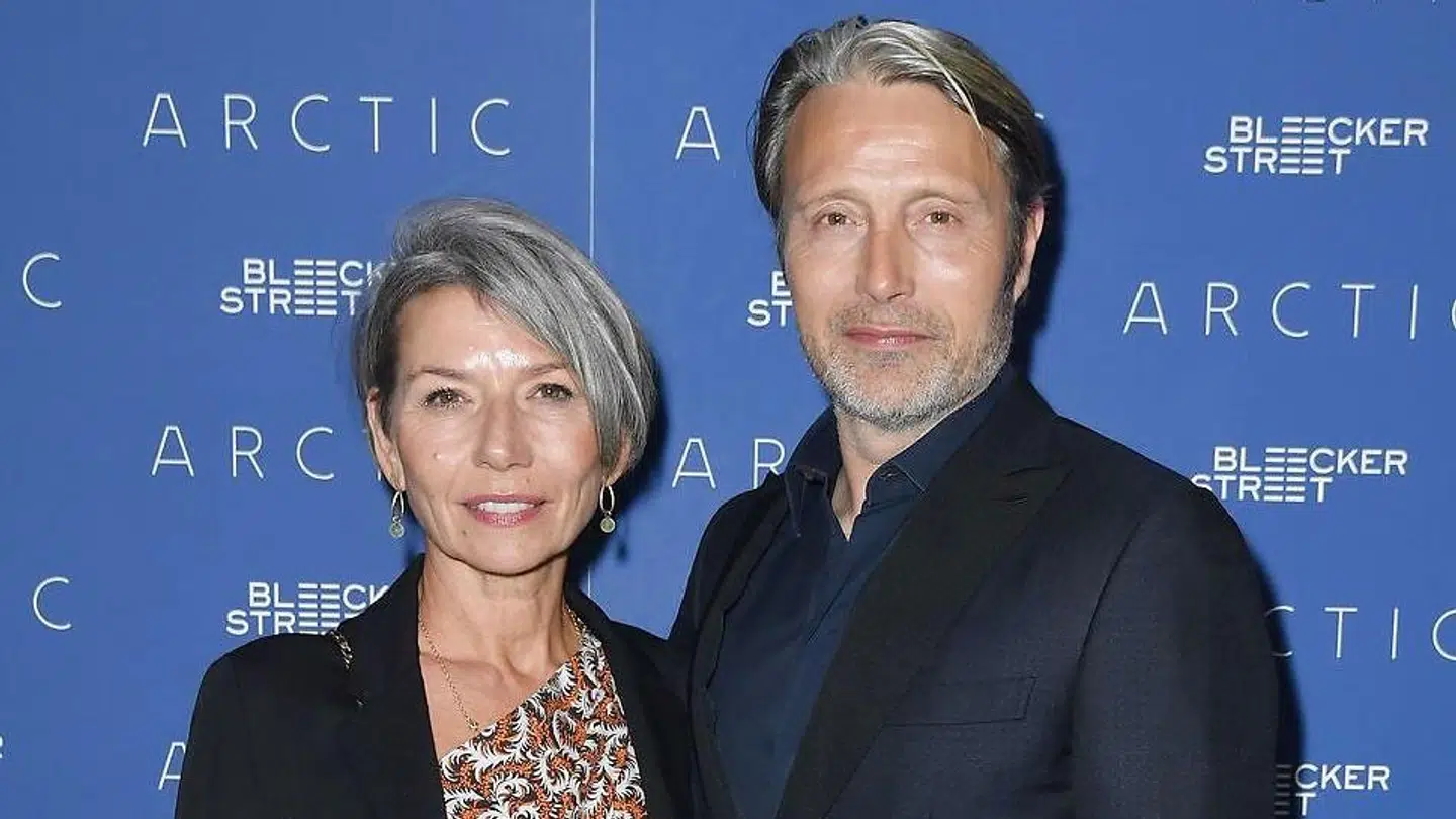 Mads Mikkelsen og hustruen Hanne Margrethe Jacobsen ejer 50 pct. hver i moderselskabet HM3.VICA ApS og datterselskabet CV3 ApS.