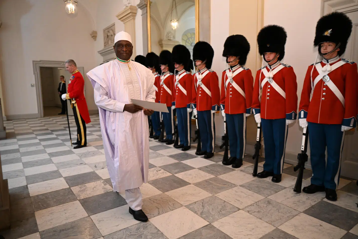 Nigers ambassadør i Danmark, Amadou Tcheko, var udset en særlig rolle under torsdagens nytårskur på Christiansborg Slot. Som den ambassadør, der har været længst i Danmark, skulle han holde tale for dronningen. Amadou Tcheko har været ambassadør i Danmark siden 2014. Philip Davali/Ritzau Scanpix