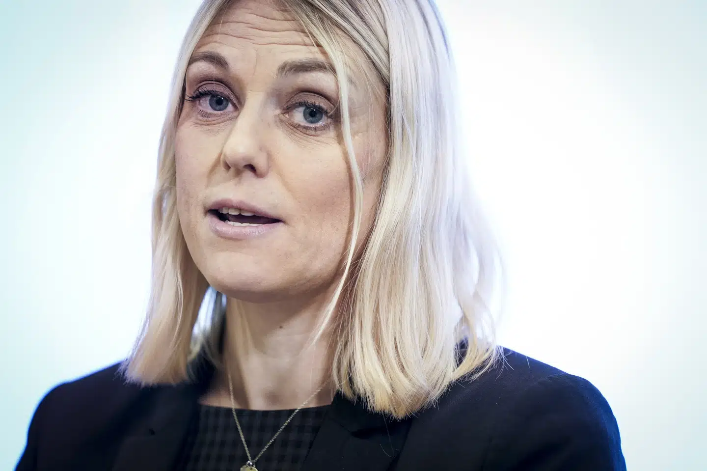 Forsvarsminister Trine Bramsen vil skærpe straffen for personer, der generer arbejdende brandfolk efter angreb med fyrværkeri mod brandfolk nytårsnat. (Arkivfoto) Liselotte Sabroe/Ritzau Scanpix