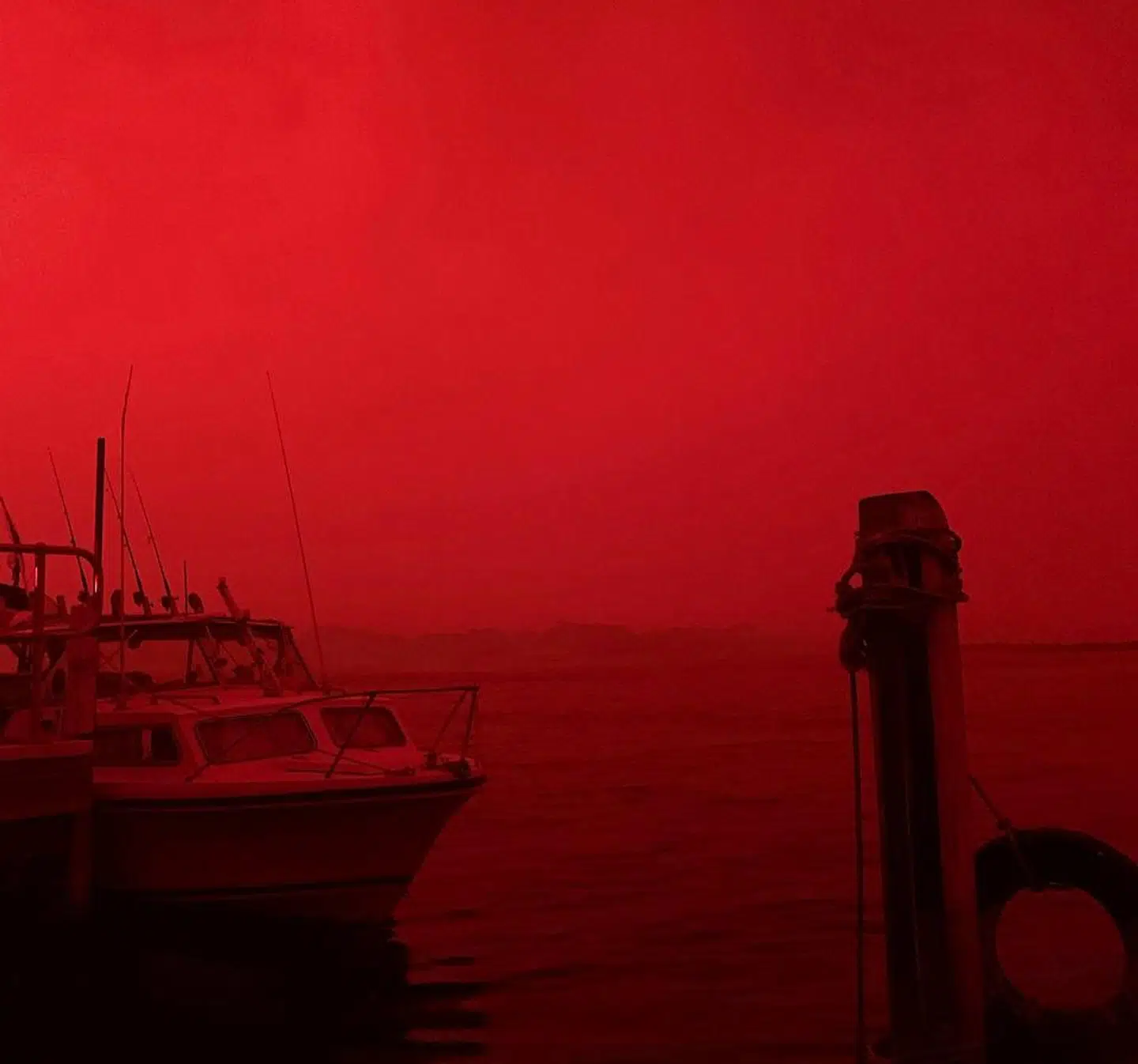 Himlen blev rød over Mallacoota, mens branden hærgede.