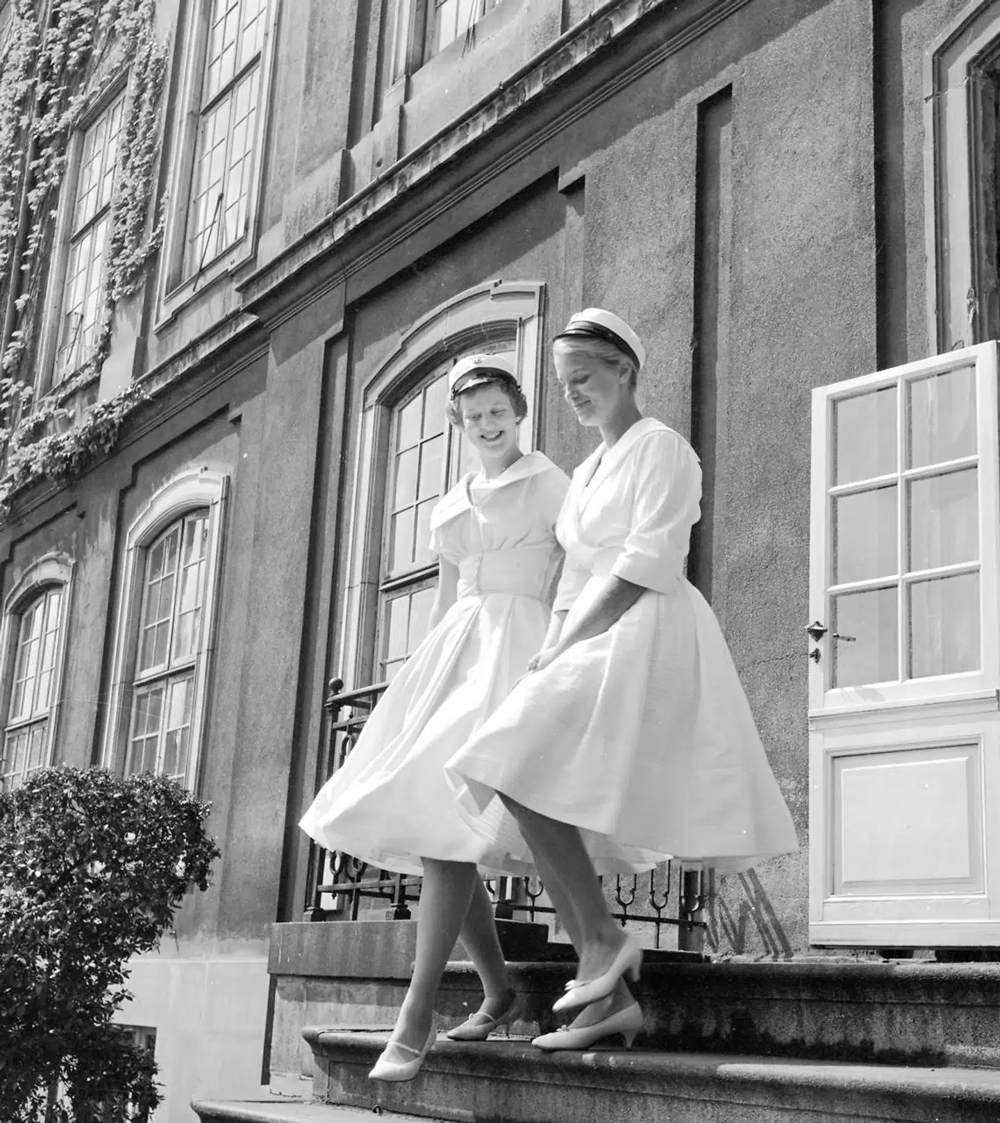 Dronning Margrethe og Birgitta Hillingsø har været veninder, siden de var ti år. Her ses de, da de blev studenter.