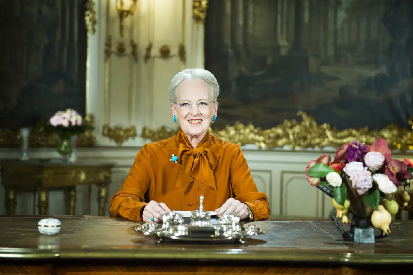 Dronningen holdt sin første nytårstale i 1972. Talen i år er hendes 48. Ifølge kongehuset er det en vedvarende myte, at dronningen i sin tale bruger vendingen at sende en hilsen til søens folk, da det ikke er tilfældet. Det er dog en tradition, at dronningen sender nytårshilsner til alle i rigsfællesskabet og til danskere ude i verden. (Arkivfoto). Jens Nørgaard Larsen/Ritzau Scanpix