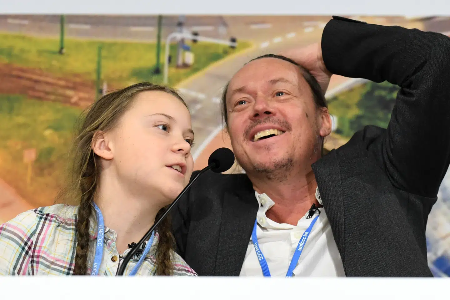 Greta Thunbergs far siger i et BBC-interview, at han syntes, at det var en dårlig idé, at hans datter gik i front i kampen mod klimaforandringer, og at han er bekymret over det had, som hun møder. Svante Thunberg ses her med sin datter ved FN's klimakonference COP24 i Polen i december 2018. 2019: Janek Skarzynski/Ritzau Scanpix