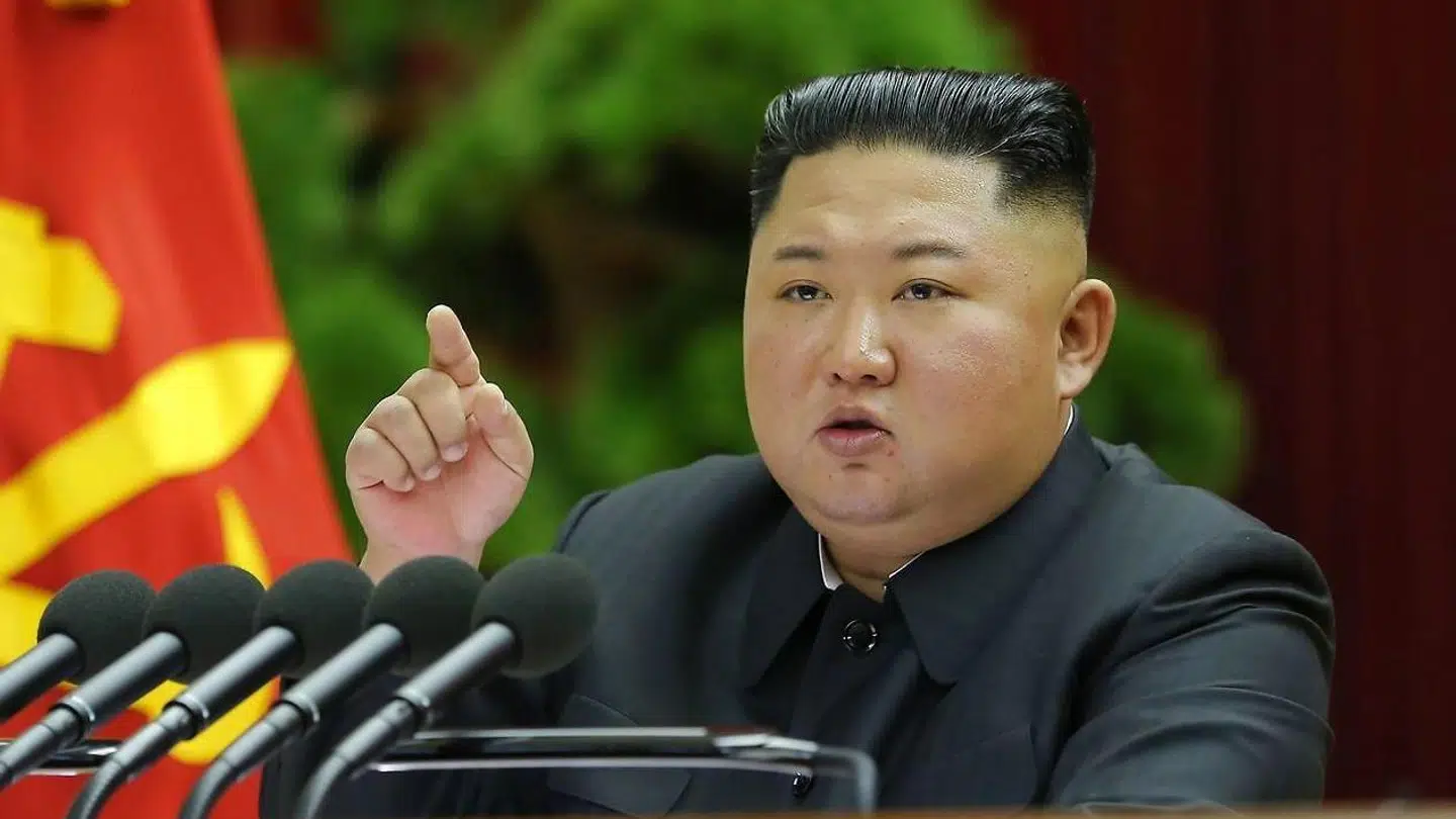 Kim Jong-un er træt af at vente på amerikanerne, hvis frist for lempelse af sanktioner mod Nordkorea udløber til nytår. Sker det ikke, opfordrer lederen af det nordkoreanske regime til 'offensive foranstaltninger'.