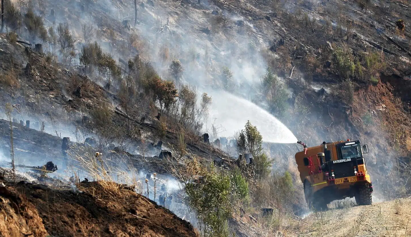 Brandmænd forsøger at slukke en skovbrand i Gippsland 4. marts 2019.