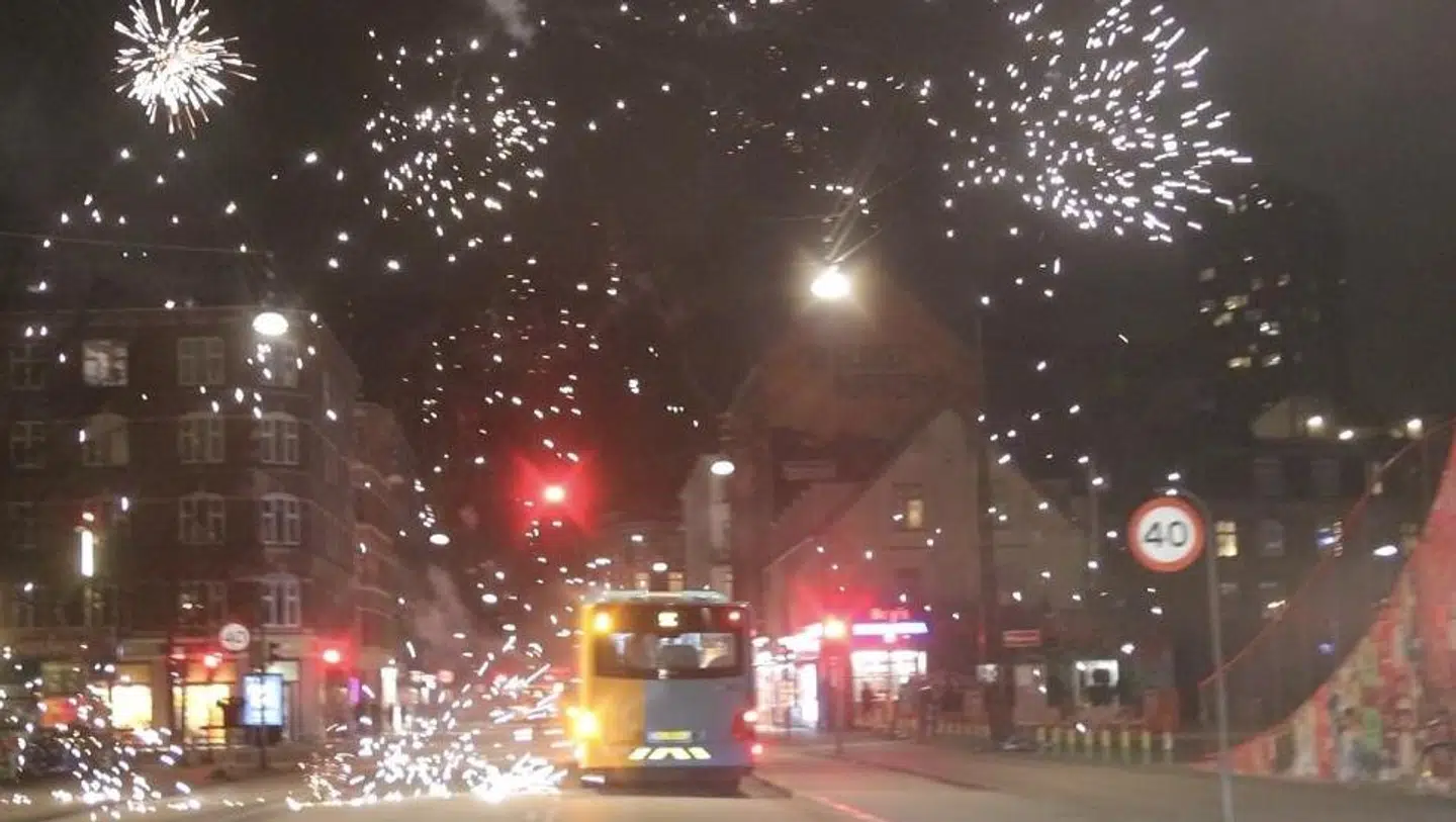 Her kan du se fyrværkerikampen på Nørrebro.