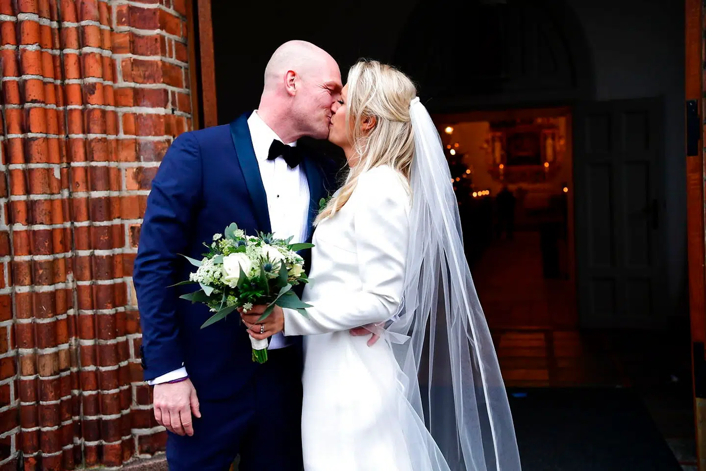 Lasse Sjørslev og Josefine Høgh bliver gift i Sankt Laurentii Kirke i Kerteminde.