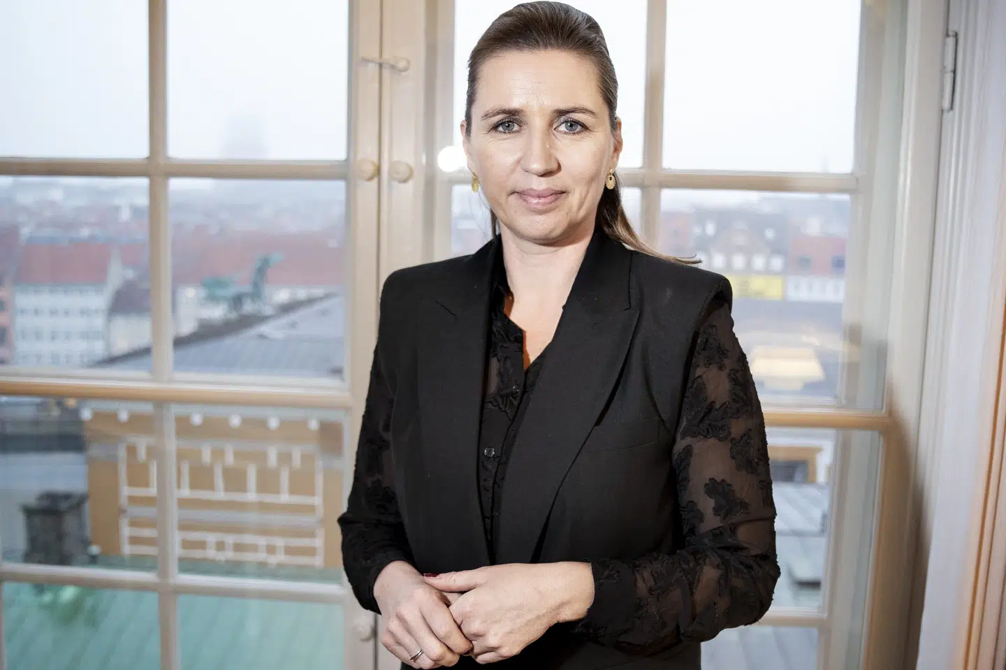 Statsminister Mette Frederiksen (S) ser sin overordnede politiske opgave som at få Danmark styrket ud af den regeringsperiode, hun har ansvaret for. Derfor må klimaomstillingen ikke løse ét problem for i stedet at skabe nye problemer andre steder i samfundet som øget ulighed, tab af arbejdspladser eller forringede muligheder for at bo på landet frem for i byerne. Liselotte Sabroe/Ritzau Scanpix