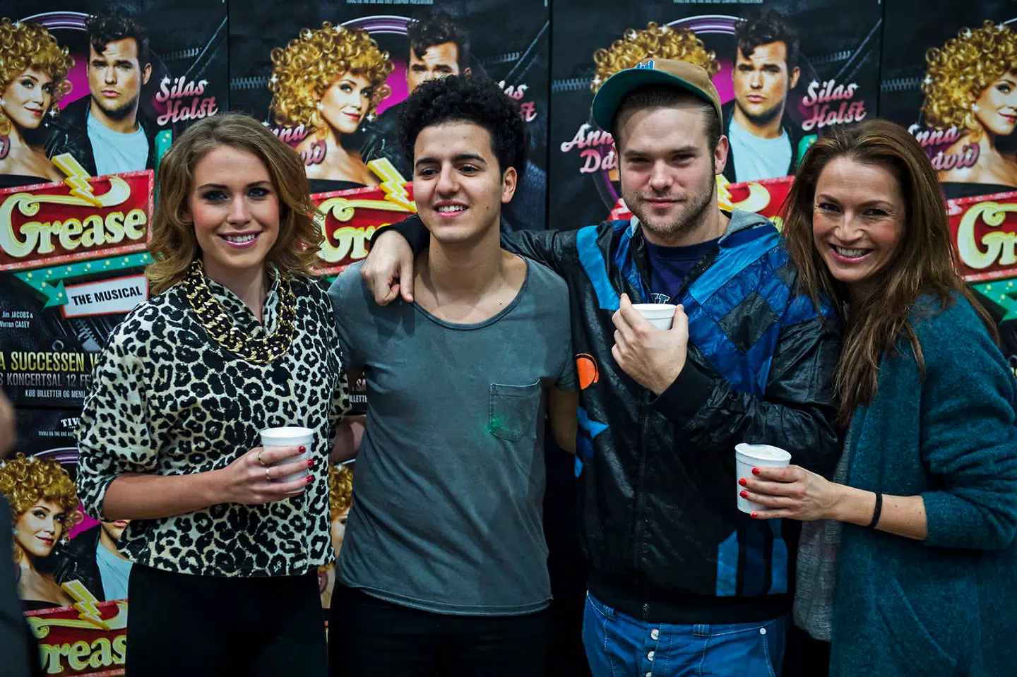 Silas Holst med sine 'Grease'-kollegaer Anna David, Basim og Julie Steincke.