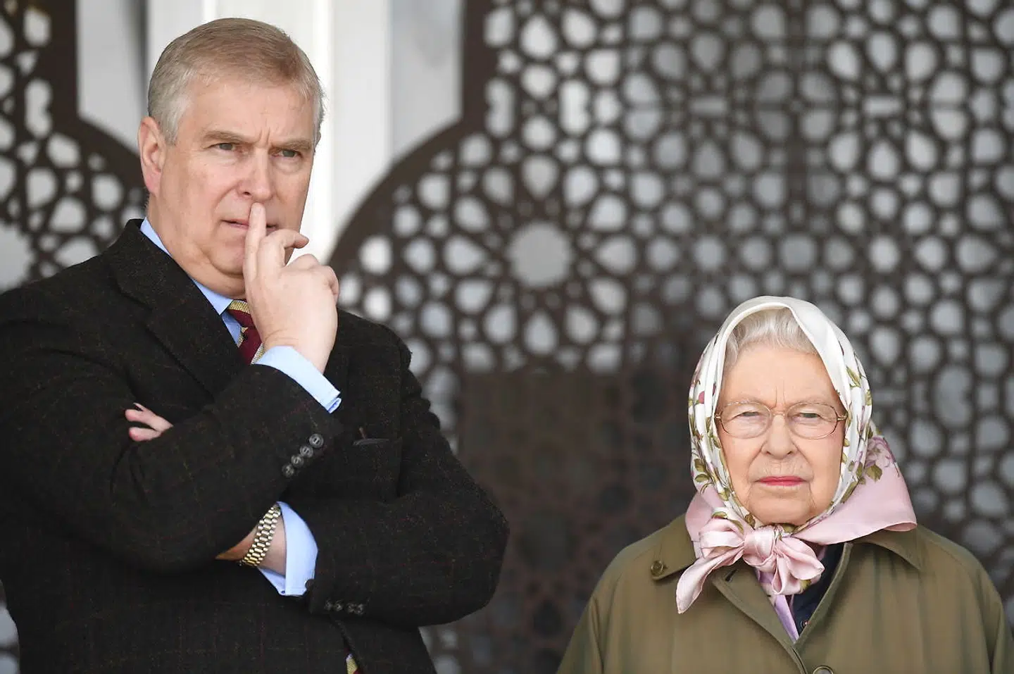 Prins Andrew med sin mor, dronning Elizabeth.