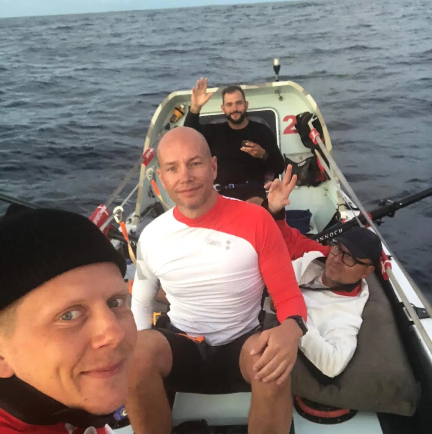 Mændene ror for danske veteraner, der er ramt af PTSD. Det gør de blandt andet, fordi både Lasse og Mikkel er veteraner selv. Mikkel med konstateret PTSD.