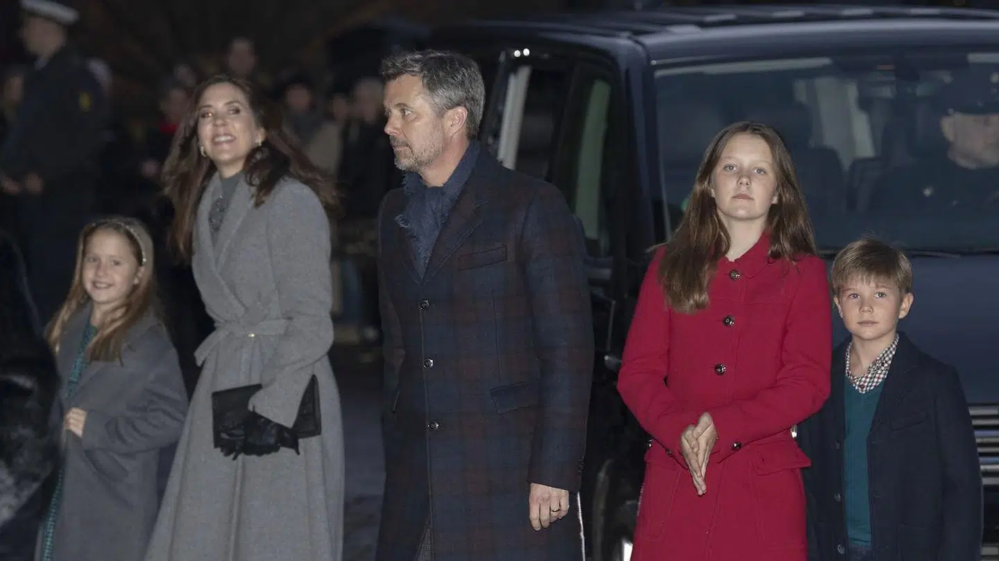 H.K.H. Kronprinsen, H.K.H. Kronprinsessen, H.K.H. Prinsesse Josephine, H.K.H. Prins Vincent og H.K.H. Prinsesse Isabella ankommer til Aarhus Domkirke. Den kongelige familie deltager i julegudstjenesten i Aarhus Domkirke, tirsdag den 24. december 2019. (Foto: Bo Amstrup/Ritzau Scanpix)