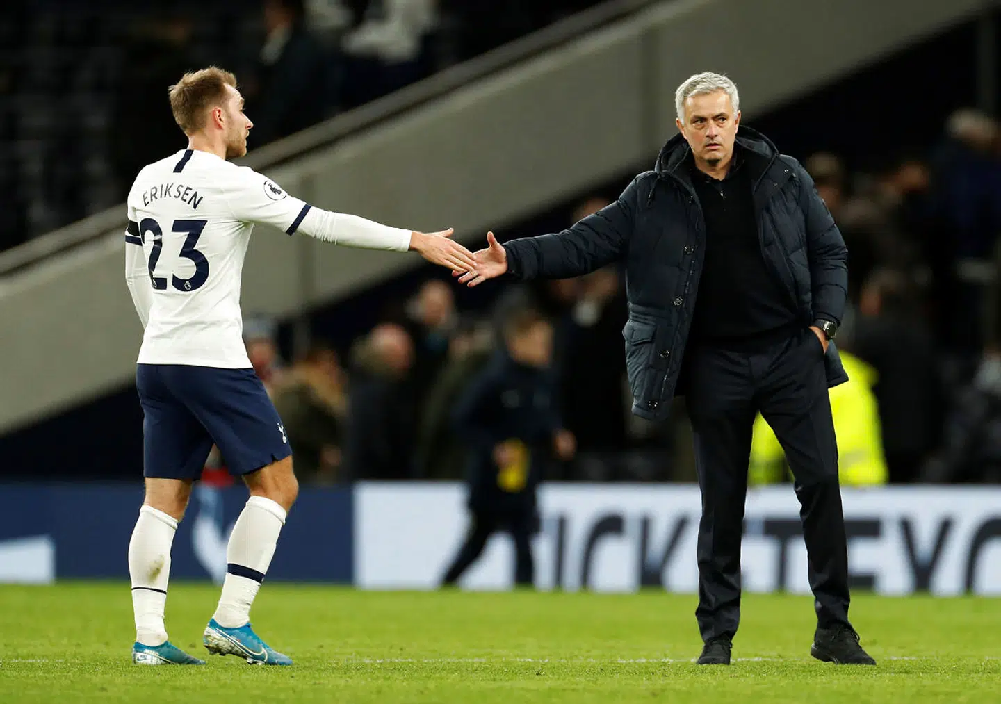 José Mourinho har angiveligt forsøgt at overtale Christian Eriksen til at forlænge sin kontrakt i Tottenham.