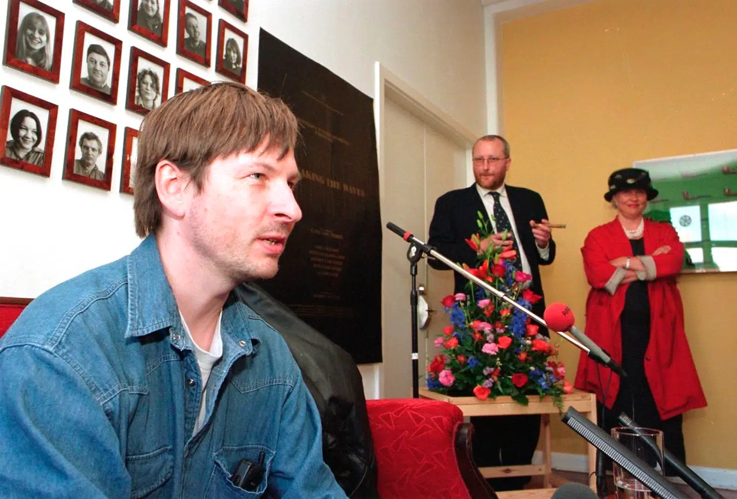 Lars von Trier var i 90erne Zentropas guldkalv med film som 'Breaking The Waves' og 'Dancer in the Dark', der gik verden rundt. I baggrunden ses to af Zentropas store personligheder: Peter Aalbæk Jensen og Vibeke Windeløv.