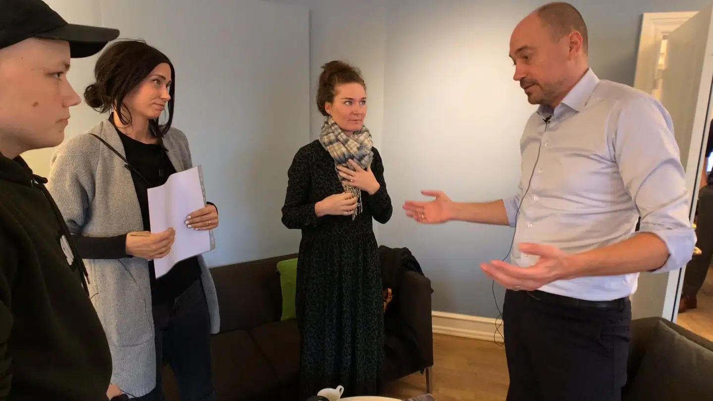 Magnus Heunicke har ambitioner om at ændre vores sundhedsvæsen til det bedre, fortæller han Maria, Sandra og Rasmus. Foto: Kasper Riising.