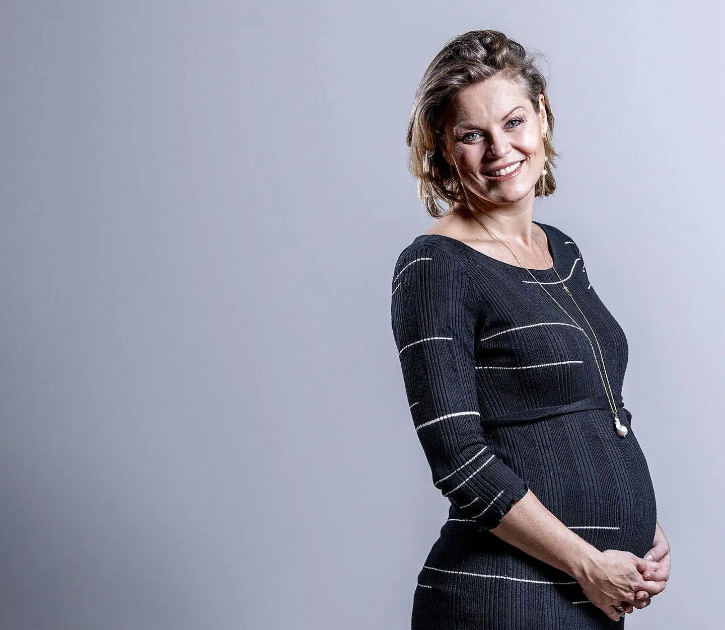 Nyt liv vokser indeni den populære tv-vært, som til foråret endelig kan give datteren Ellinor en lillebror.