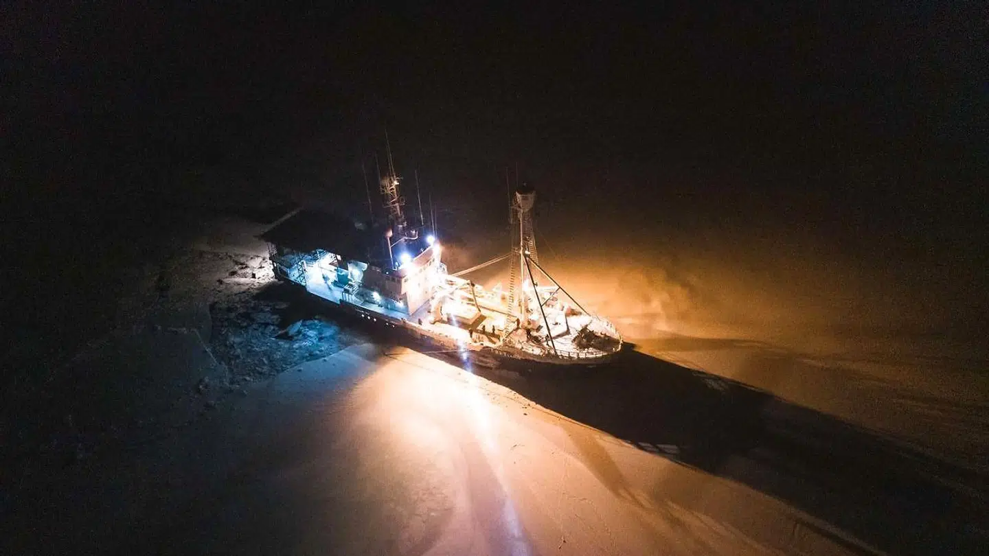 Lance vil nu forsøge at komme fri, efter temperaturen er faldet til minus 13 grader.