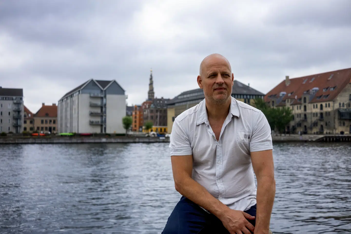 Forfatter Henrik Frederiksen har ifølge egne oplysninger solgt over 300.000 eksemplarer af sine bøger, som han selv udgiver.