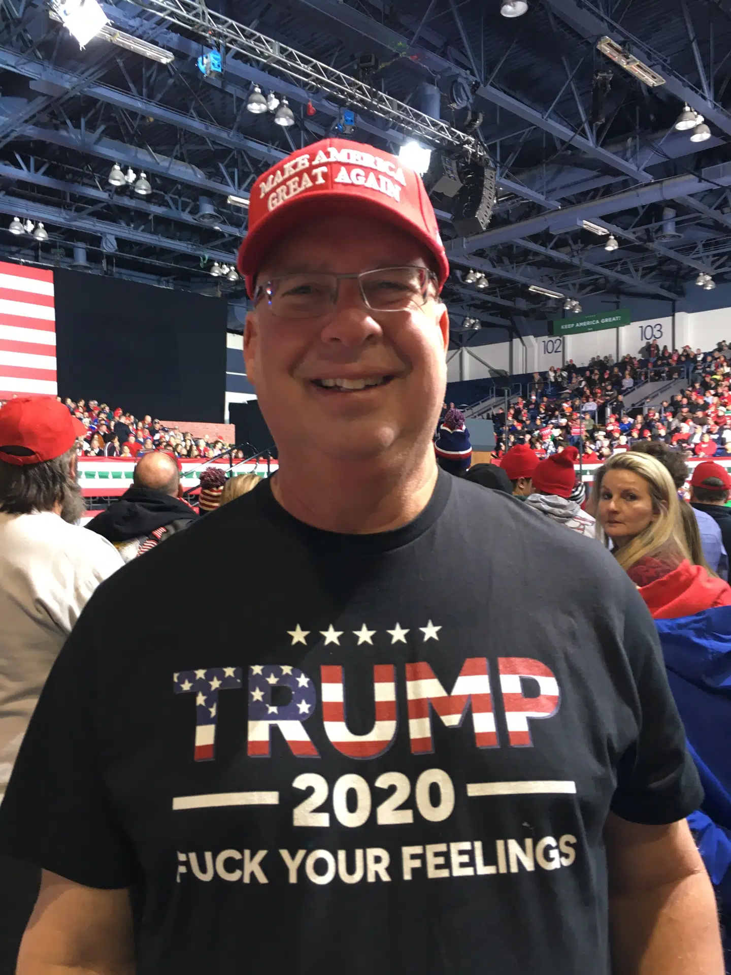 'Jeg er så træt af at høre om alles følelser. Trump leverer varen, case closed,« siger Peter Knorell fra Kalamazoo. Knorell ventede tre timer i bidende kulde, før han kom ind.