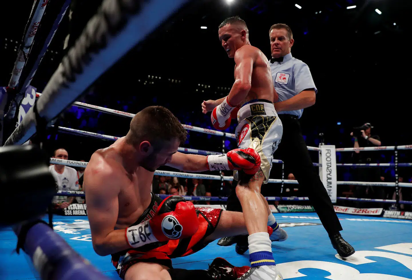 Dennis Ceylan led et tungt nederlag til engelske Josh Warrington. (Images/Andrew Couldridge)