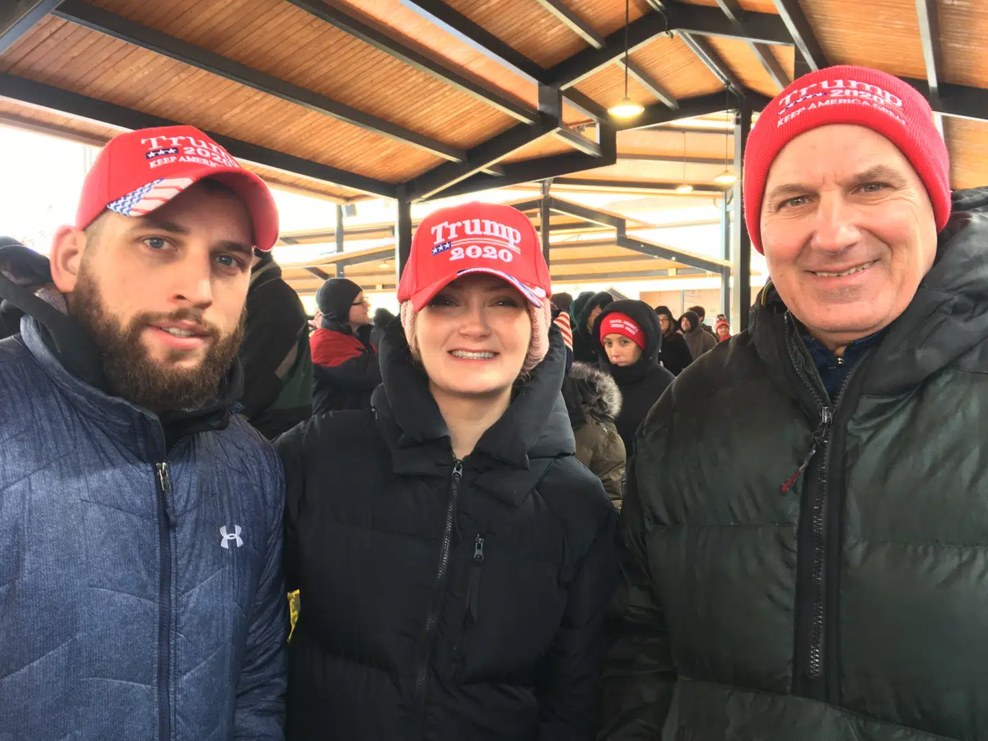 Både Jay og Matt stemte på Trump i 2016. Det gjorde Linda ikke – hun stemte på Demokraterne – men det er slut nu. På grund af rigsretssagen støtter hun nu Republikanerne, fortæller hun til B.T.s reporter.