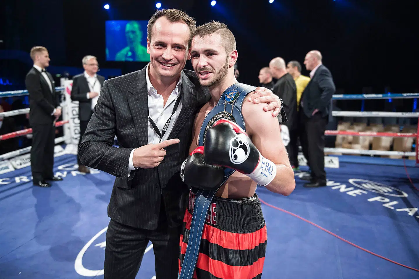 Dennis Ceylan og Nisse Sauerland fejrer EM-titlen. (foto: Henning Bagger / Scanpix 2016)