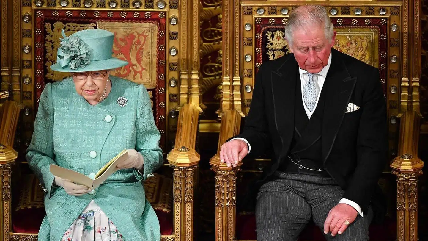 Dronning Elizabeth og prins Charles ved parlamentets åbning, torsdag den 19. december 2019. Her holder dronningen sin tale.