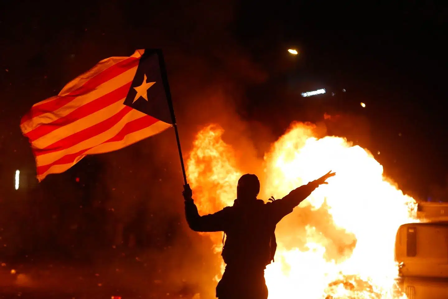 En separatist med det catalanske uafhængighedsflag, Estelada.