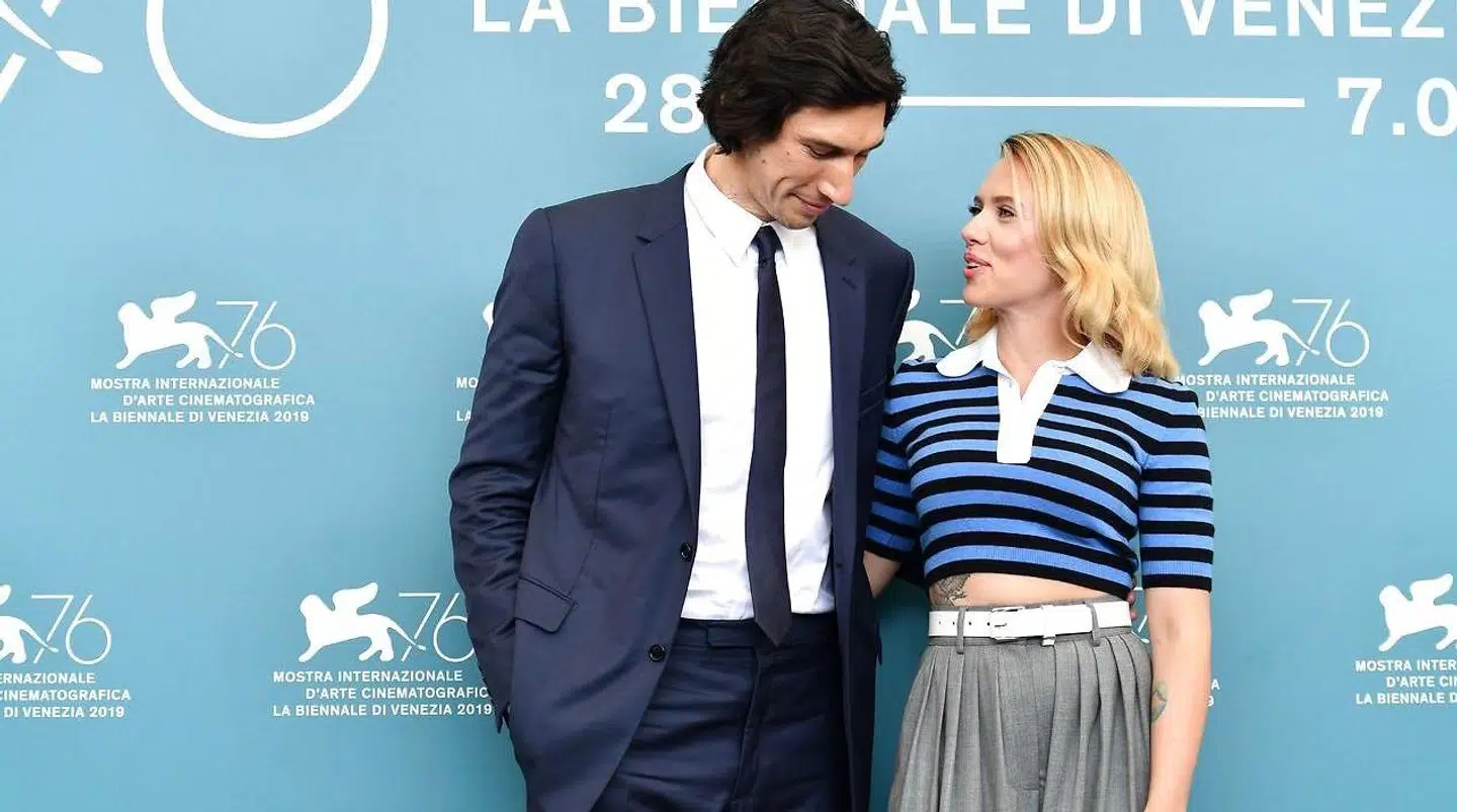 Adam Driver spiller side om side med Scarlett Johansson i filmen 'Marriage Story'.