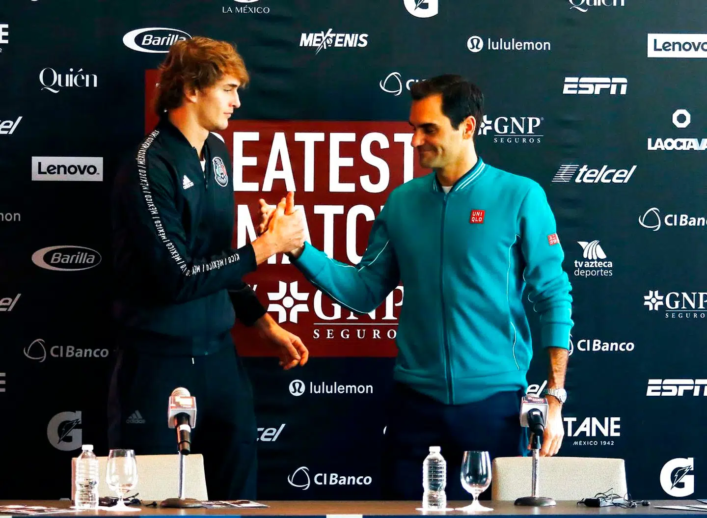 Alexander Zverev og Roger Federer inden deres rekordkamp i Mexico City.