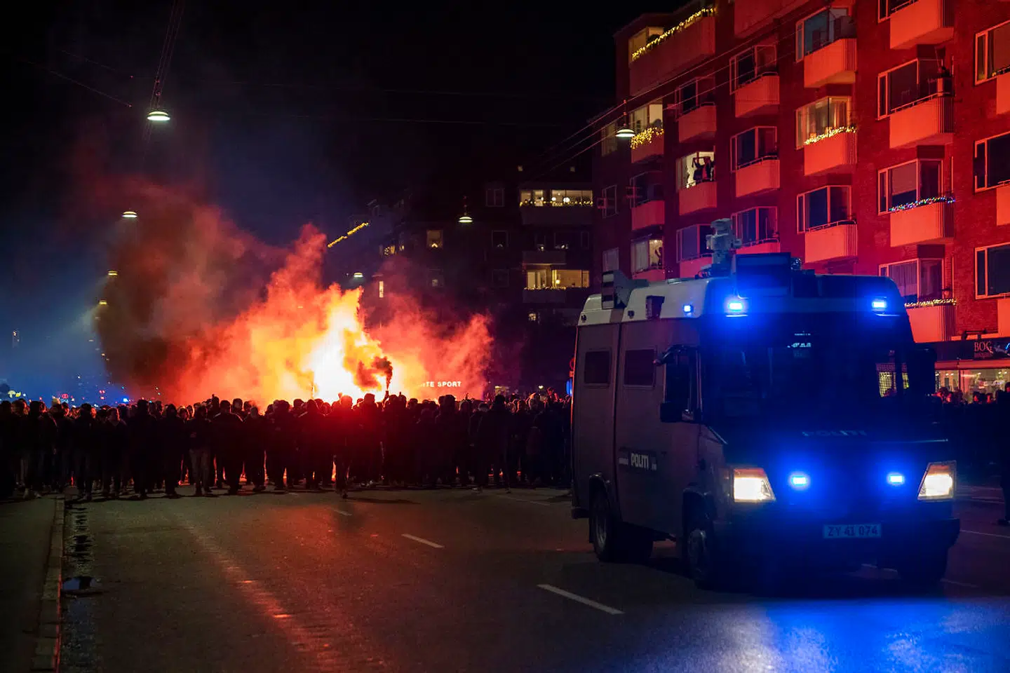 sendxnet Fans i gaderne og i Parken i København inden, under og efter kampen FC København-Malmø FF, torsdag den 12. december 2019. (foto: Martin Sylvest/Ritzau Scanpix 2019