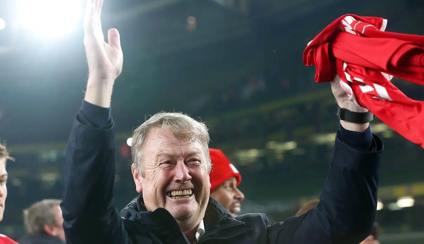 Åge Hareide jubler over EM-kvalifikationen.