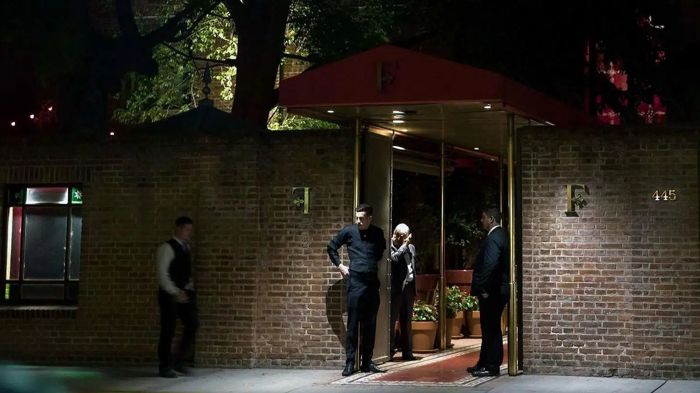 En britisk turist blev skuddræbt og en anden såret på luksushotellet Faena Hotel i Buenos Aires under et tyveriforsøg.