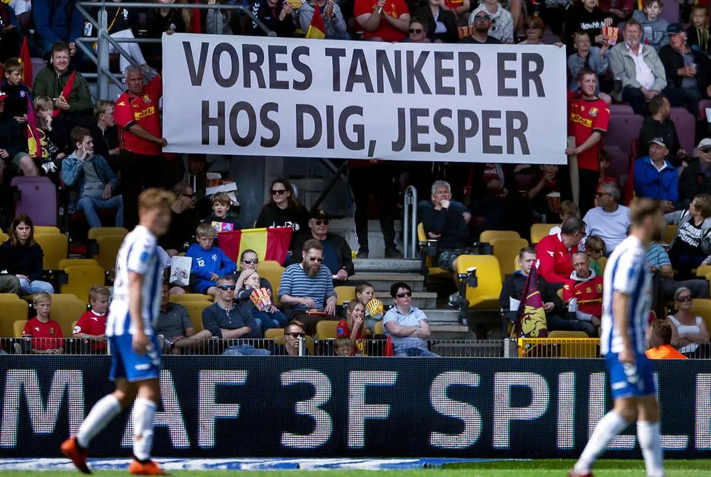 FC Nordsjælland banner til der gamle målmand Jesper Hansen under superligakamp mellem FC Nordsjælland-OB på Farum Park.